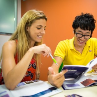 English students participating in UFO class – study English in Australia